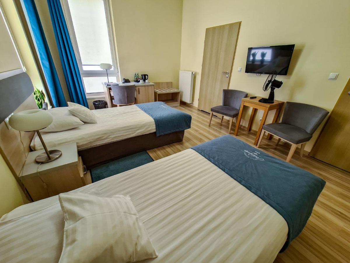 Antoninska Hotel & Apartamenty Leszno  Kültér fotó