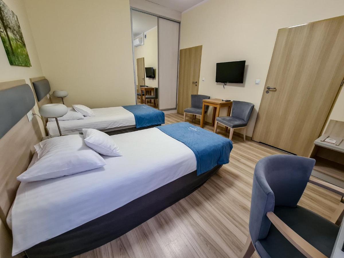 Antoninska Hotel & Apartamenty Leszno  Kültér fotó