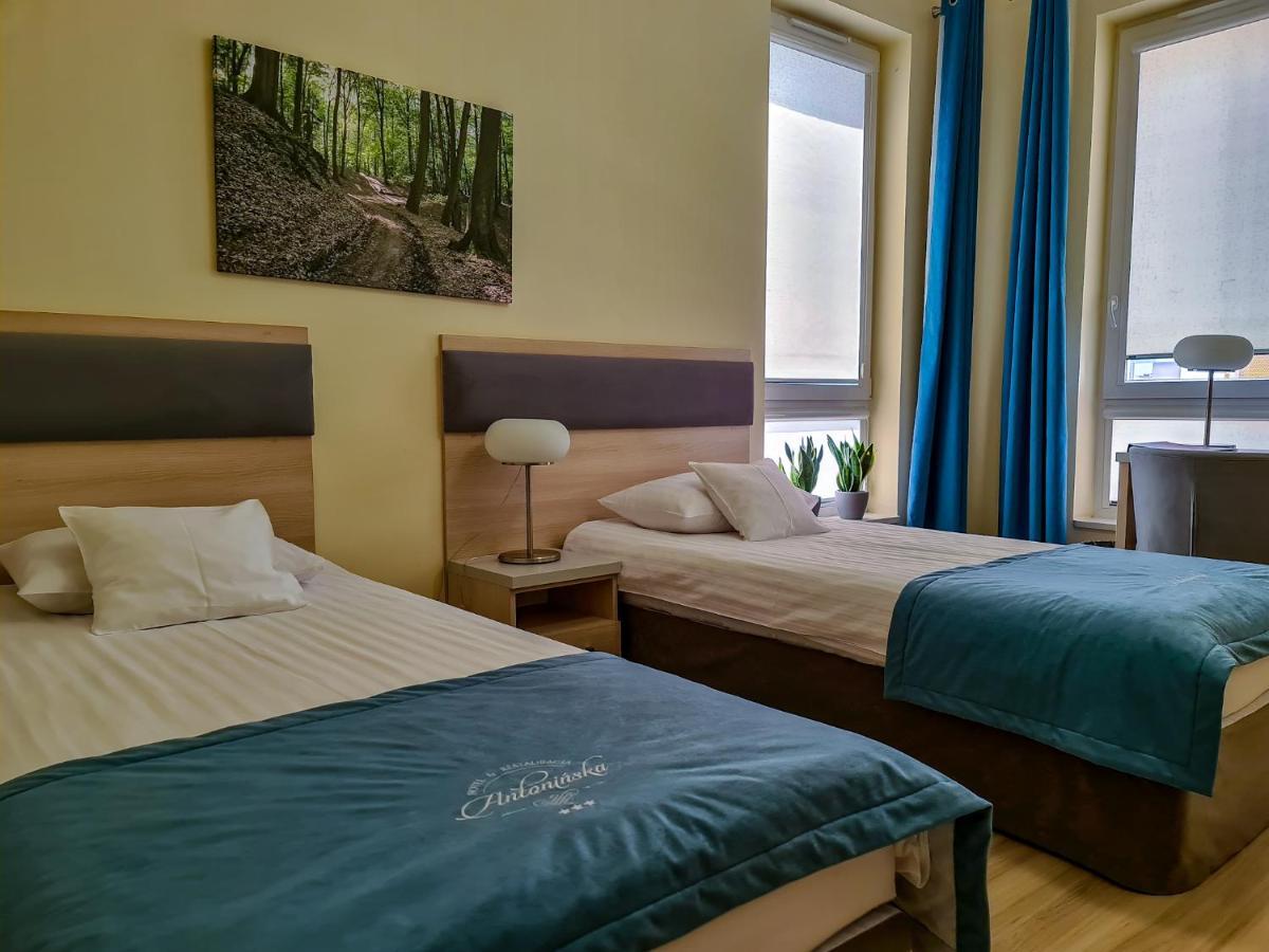 Antoninska Hotel & Apartamenty Leszno  Kültér fotó
