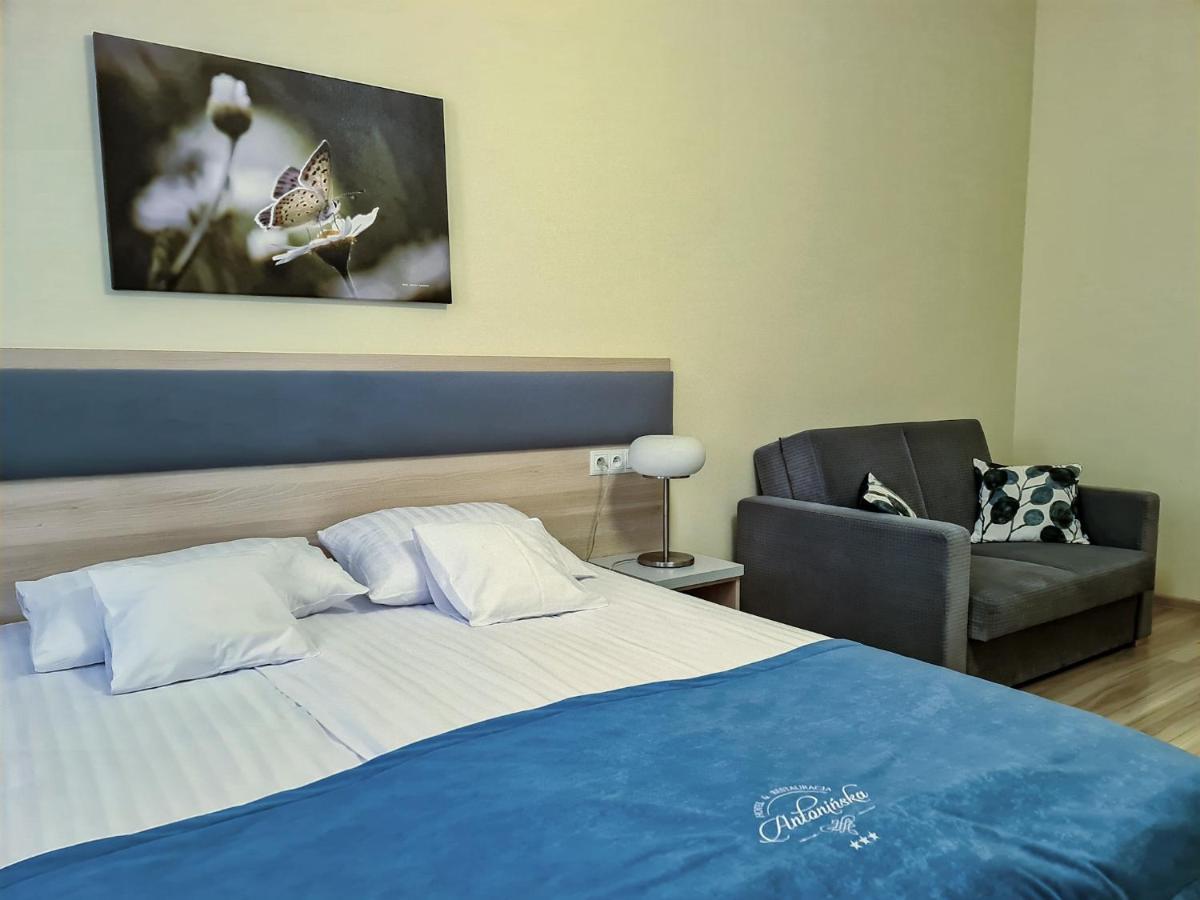 Antoninska Hotel & Apartamenty Leszno  Kültér fotó
