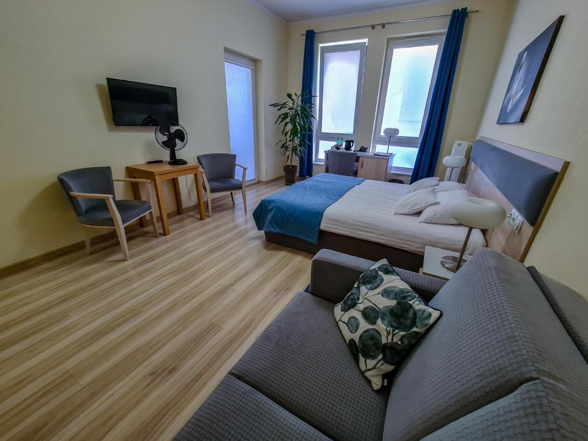 Antoninska Hotel & Apartamenty Leszno  Kültér fotó