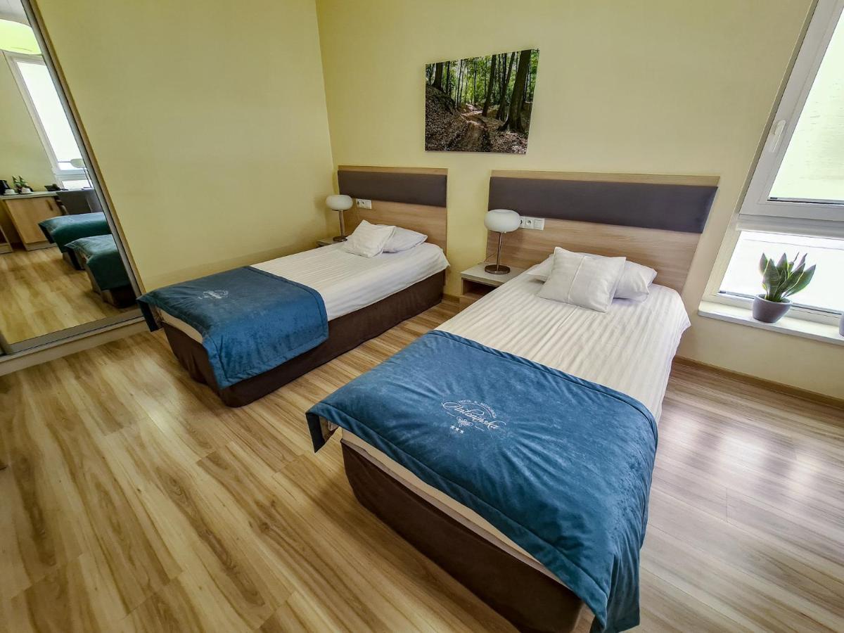 Antoninska Hotel & Apartamenty Leszno  Kültér fotó