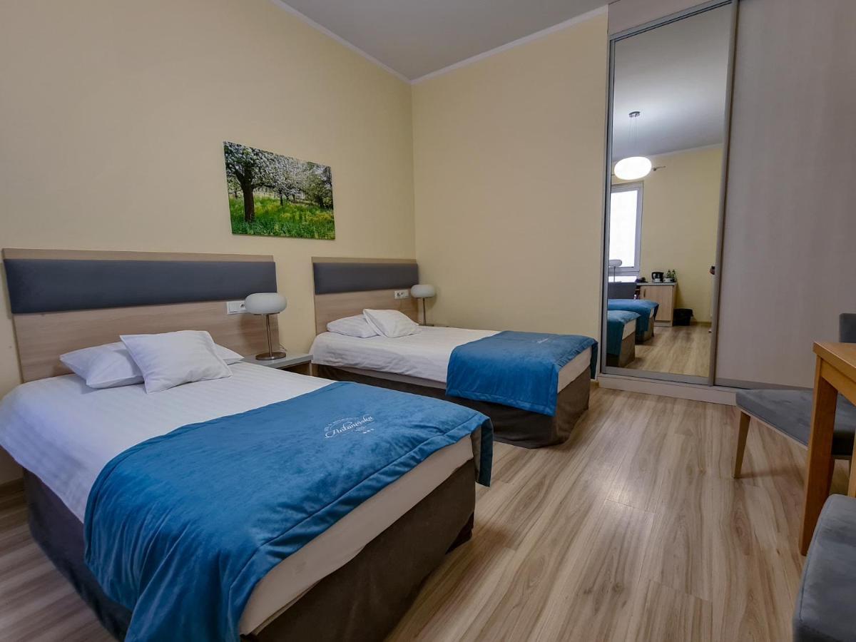 Antoninska Hotel & Apartamenty Leszno  Kültér fotó