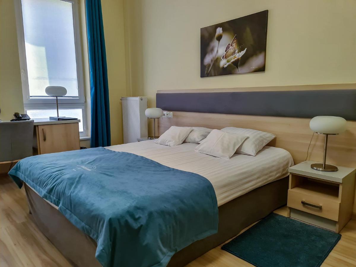 Antoninska Hotel & Apartamenty Leszno  Kültér fotó