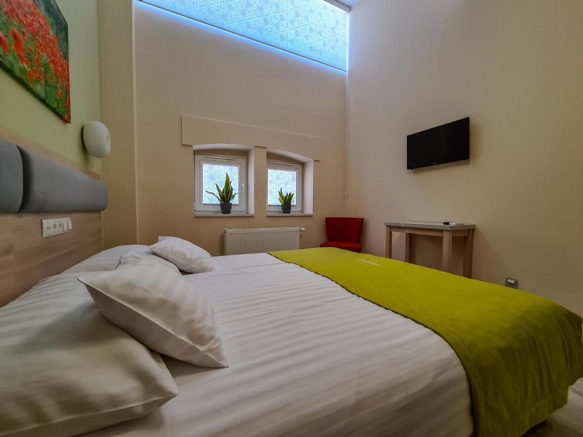 Antoninska Hotel & Apartamenty Leszno  Kültér fotó