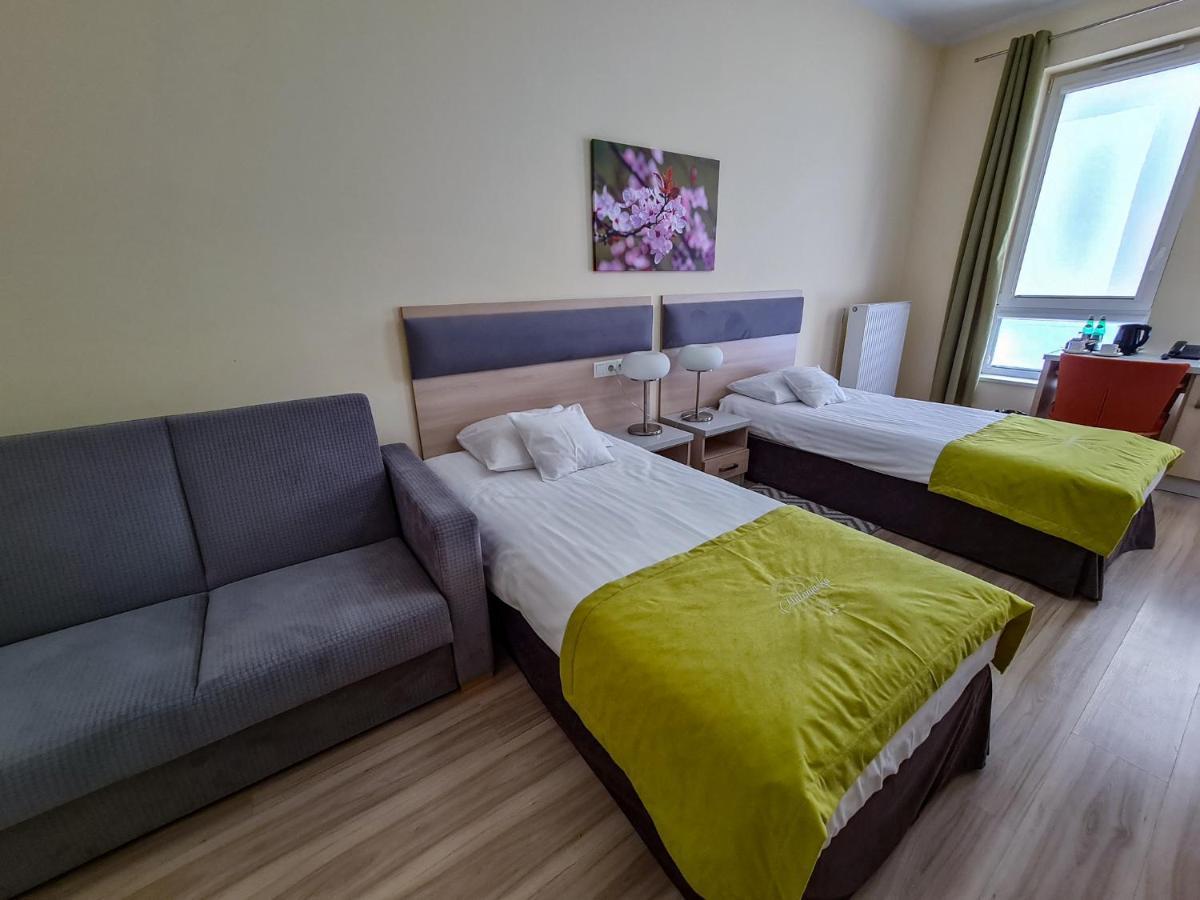 Antoninska Hotel & Apartamenty Leszno  Kültér fotó