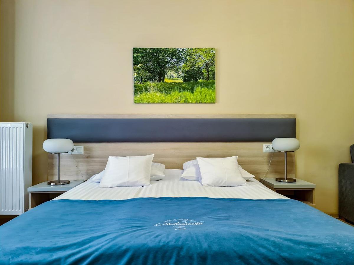 Antoninska Hotel & Apartamenty Leszno  Kültér fotó