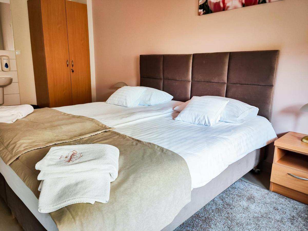 Antoninska Hotel & Apartamenty Leszno  Kültér fotó