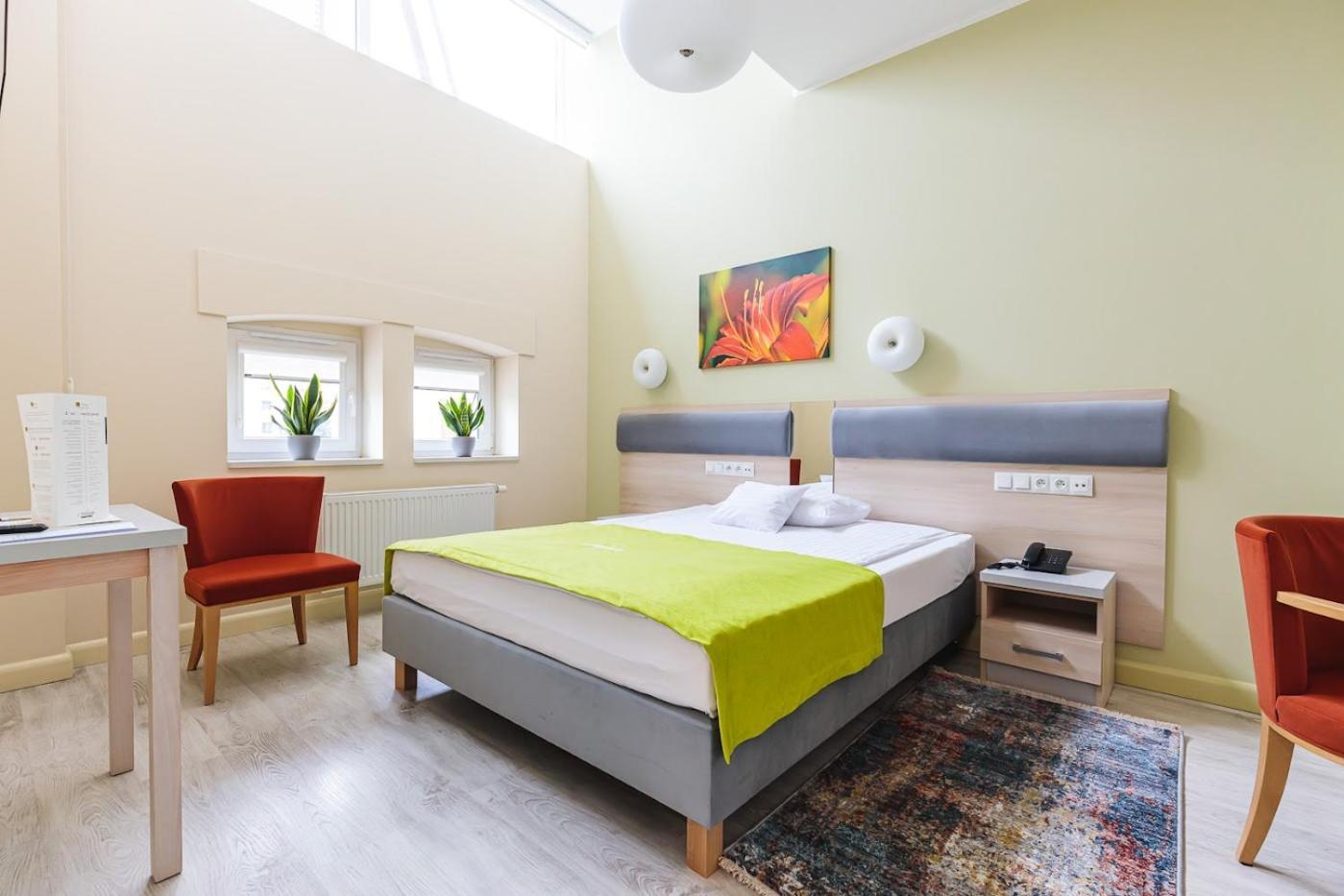 Antoninska Hotel & Apartamenty Leszno  Kültér fotó