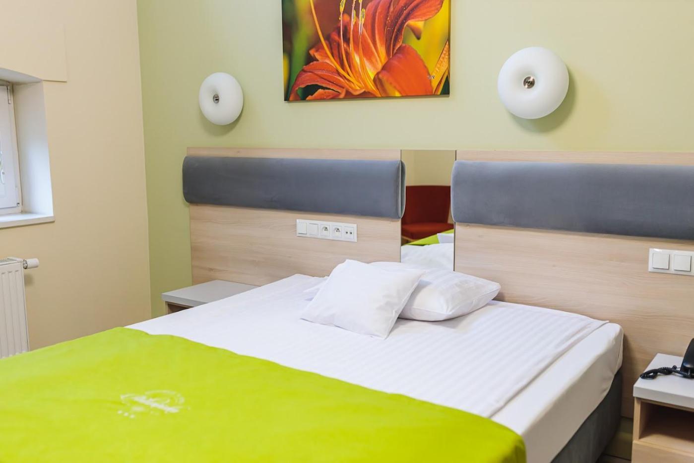 Antoninska Hotel & Apartamenty Leszno  Kültér fotó