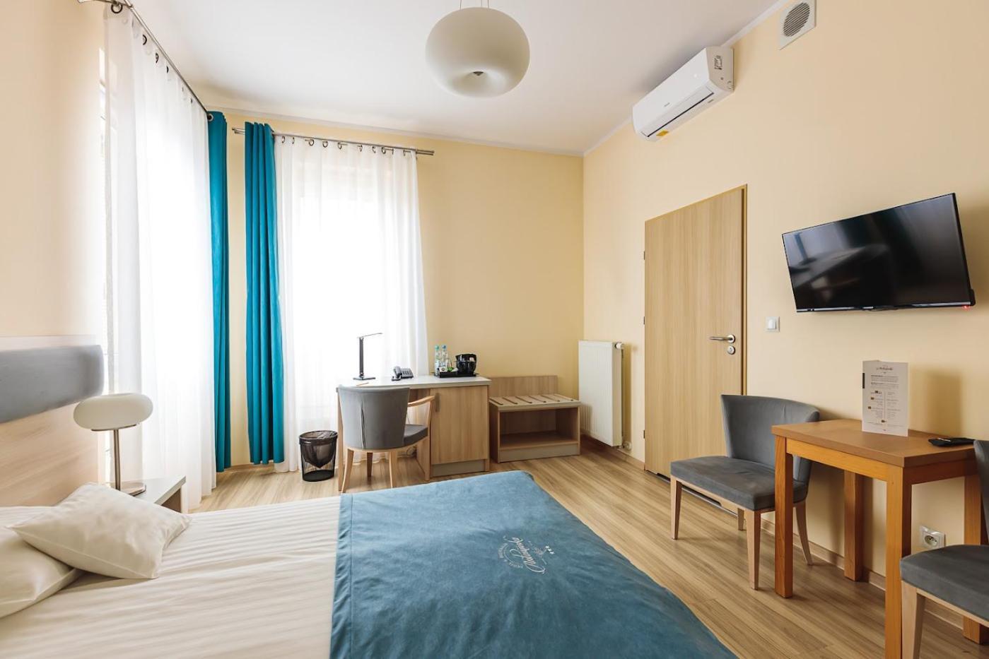 Antoninska Hotel & Apartamenty Leszno  Kültér fotó