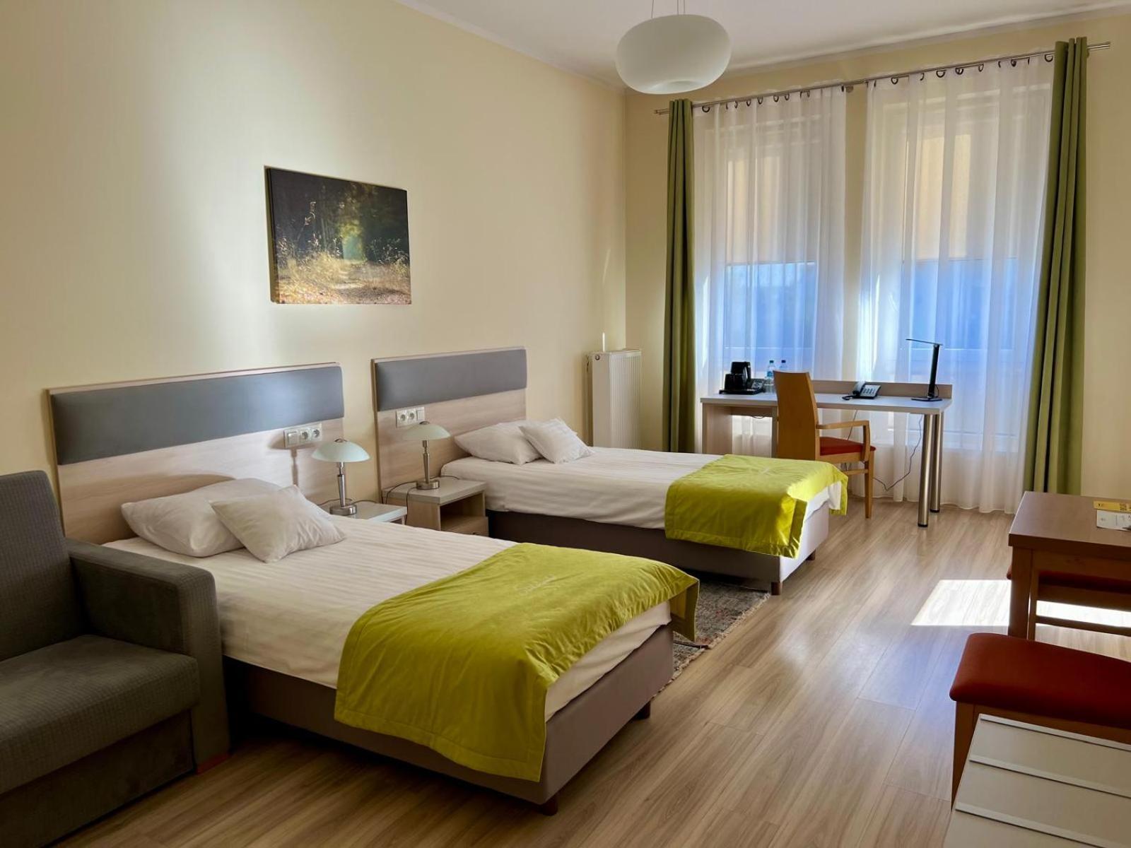 Antoninska Hotel & Apartamenty Leszno  Kültér fotó